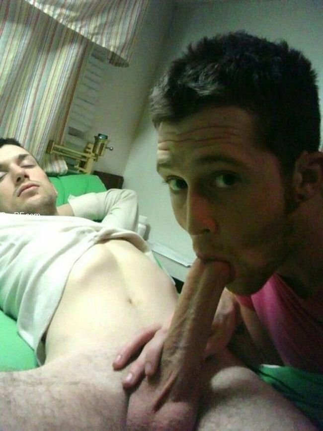 Hiddencam gay model sucking dick